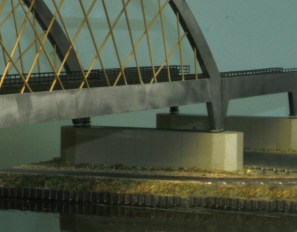 Brückenpfeiler  Stahlbogenbr. H = 55 mm, 3 spurig